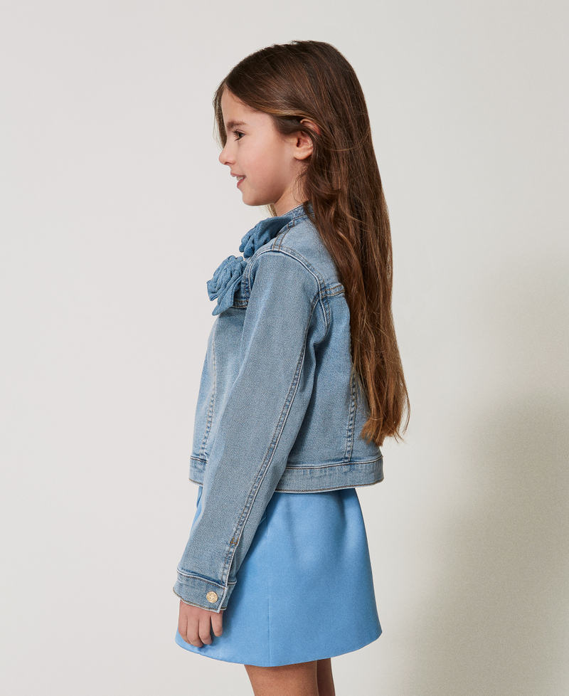 Jeansjacke mit Rosen Helles Denim Mädchen 251GJ2500_11457_02