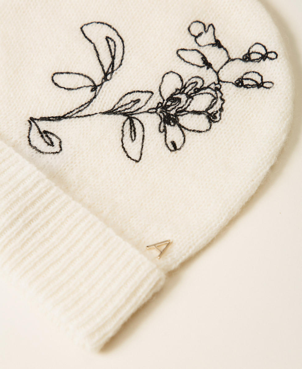 Bonnet en maille avec broderie florale Blanc "Neige"/Broderie Noir Femme 262AA4041_13762_02