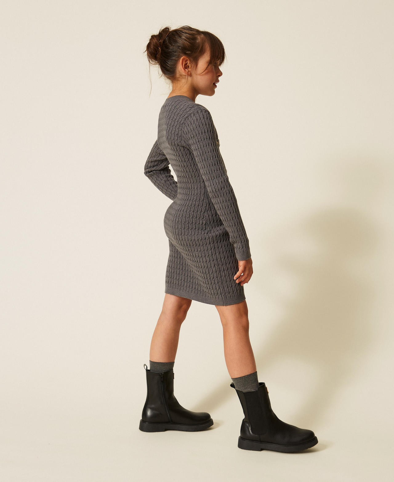 Kurzes Strickkleid mit Zopfmuster Meliertes Dunkelgrau M&auml;dchen 262GJ3074_12839_02