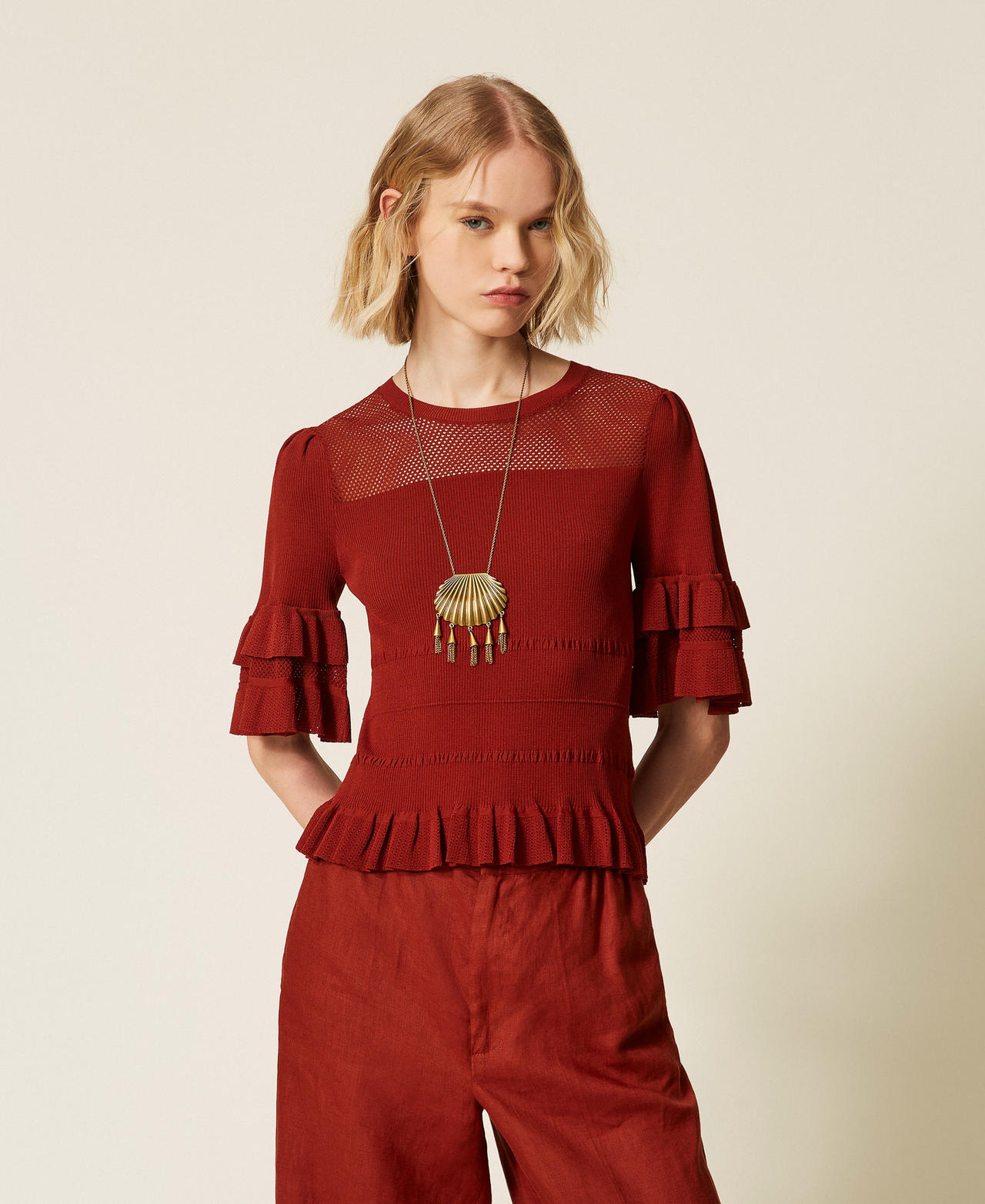 Pull côtelé avec filet et volants