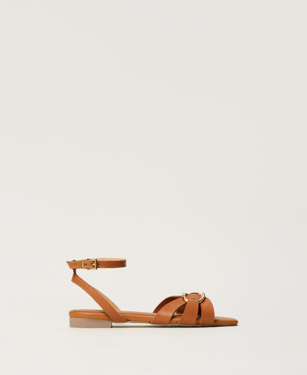 Sandali in pelle con Oval T