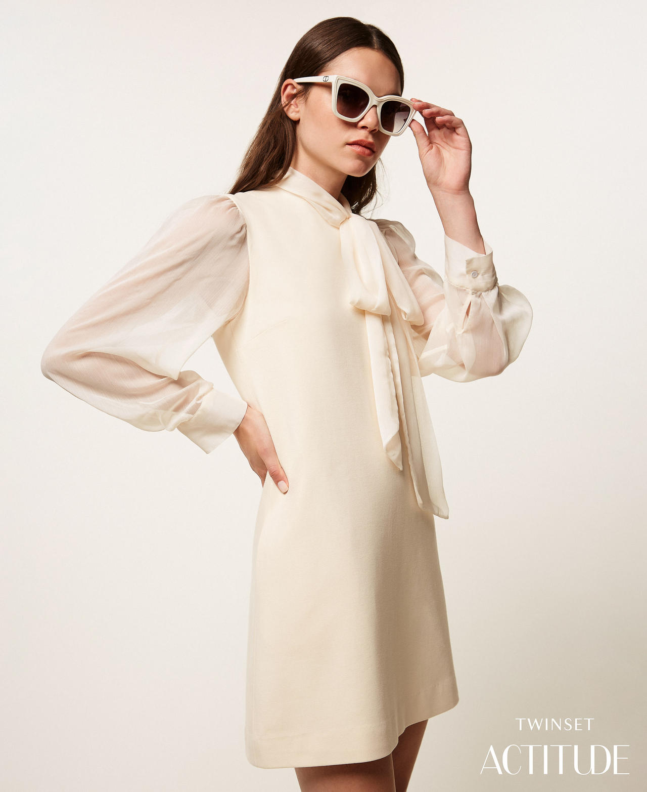 Vestido corto con cuello de faj&iacute;n Beige &laquo;Crystal Sand&raquo; Mujer 252AT2211_12610_PA