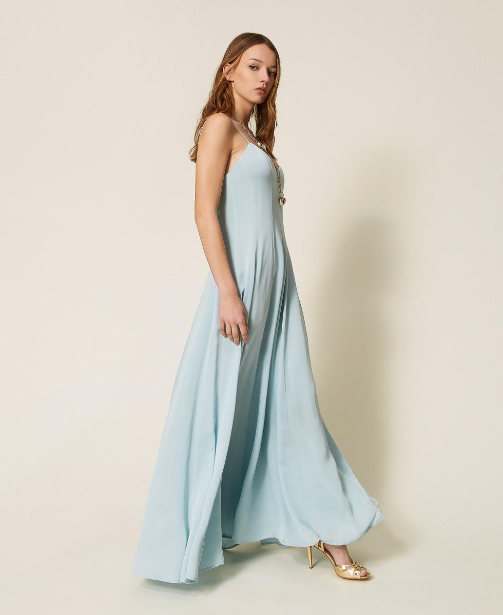 Langes Kleid aus Satin "Dusty Sky"-Hellblau Frau 261TT2501_13451_02