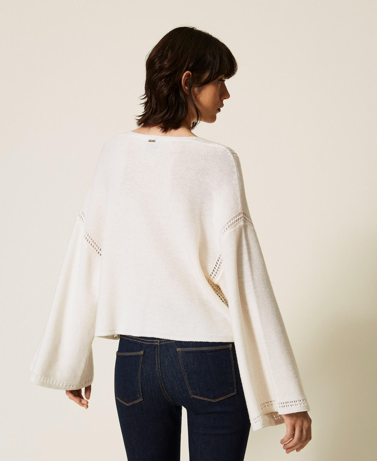 Weiter Pullover aus Wollmischung mit Durchbruchmuster Perlmutt Frau 262TP3211_00059_03