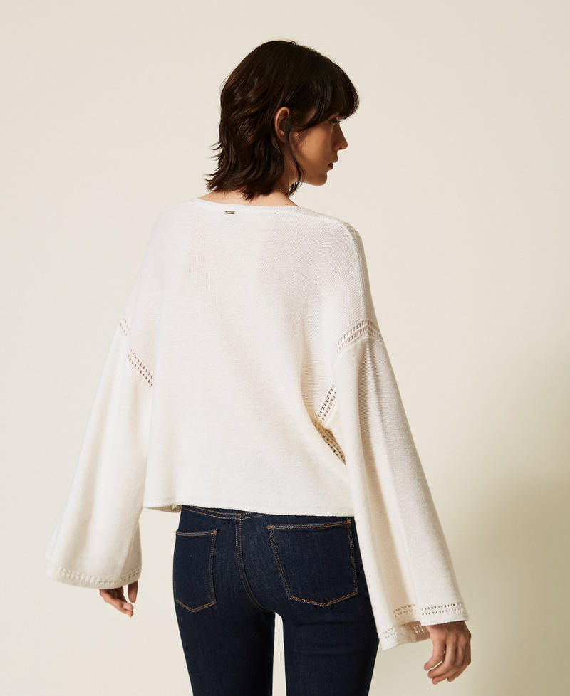 Weiter Pullover aus Wollmischung mit Durchbruchmuster Perlmutt Frau 262TP3211_00059_03