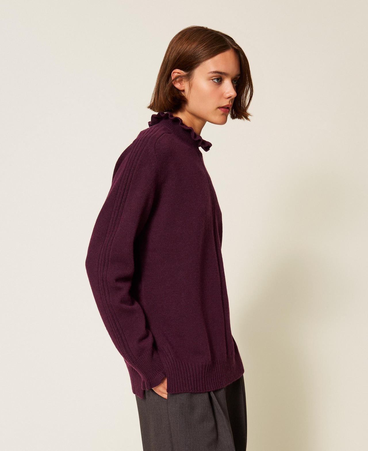 Wool blend jumper with ruffles Purple Eden Woman 252TT3350_12635_02