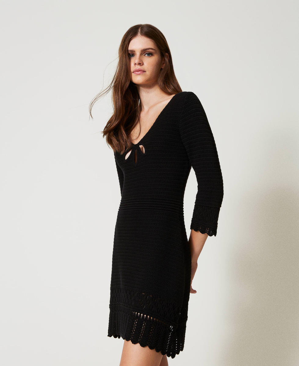 Robe courte en maille avec d&eacute;coupes Noir Femme 251LB3EAA_00006_02