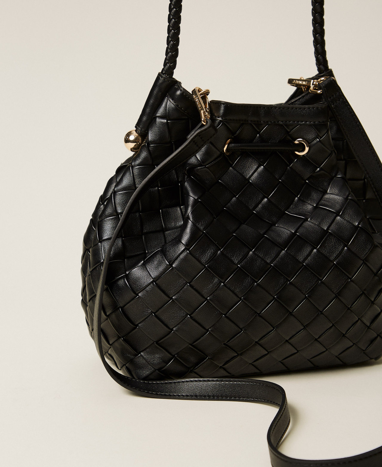 Handgeflochtene Beuteltasche Schwarz Frau 261TB7302_00006_03
