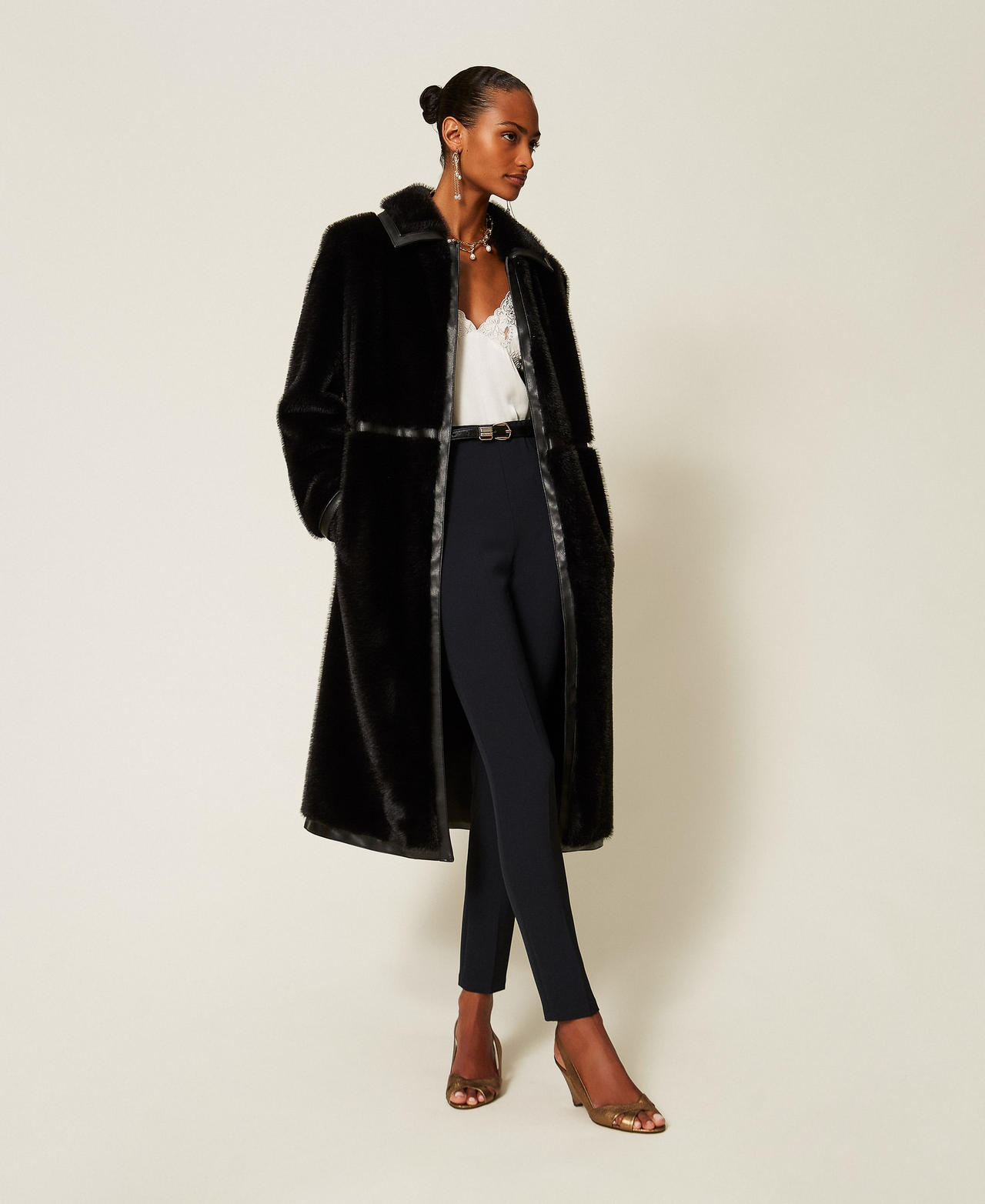 Manteau en fausse fourrure avec col