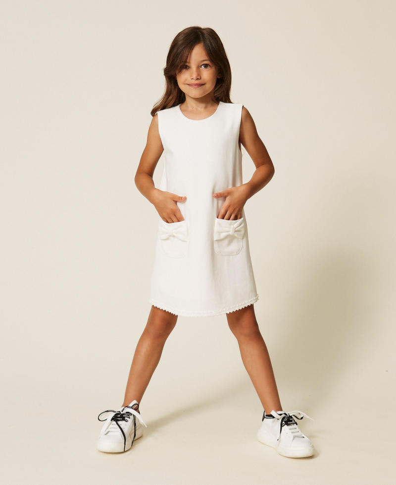 Kurzes Babykleid mit Schleifen und Samtdetails Wei&szlig; Schnee M&auml;dchen 262GB202C_00282_01