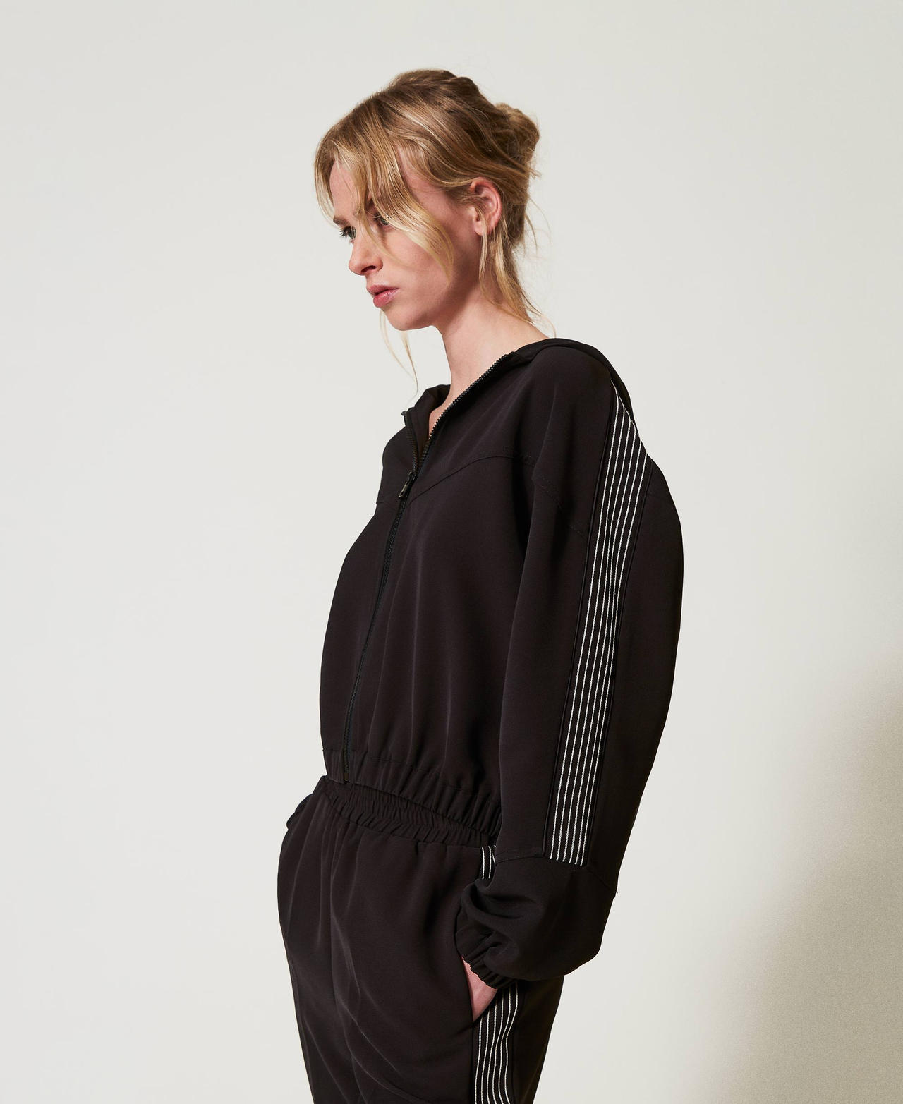 Cr&ecirc;pe jacket with embroidery Black/Snow Embroidery Woman 251TE2161_12285_02