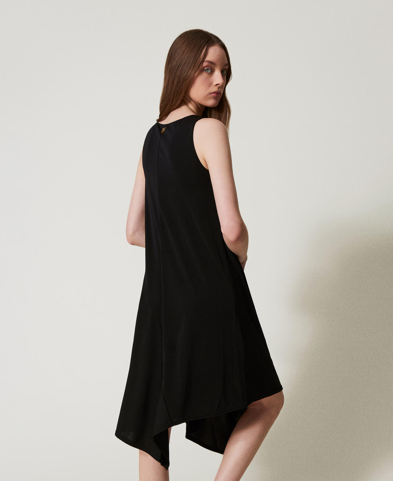 Асимметричное платье миди Черный женщина 251LB2RBB_00006_03