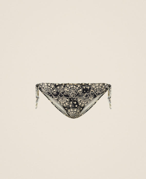 Bikini thong with embroidery