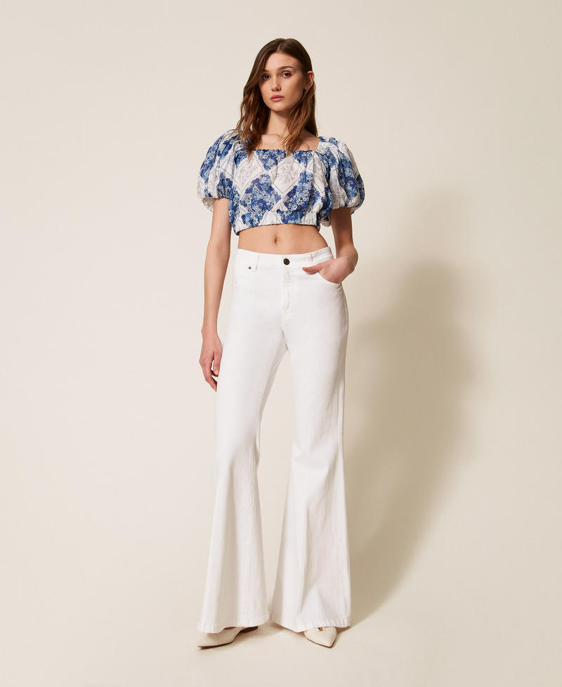 Cropped-Bluse aus Ramie mit floralem Print Floraler Rauten-Print/Topas-Hellblau Frau 261TP213D_13405_T0