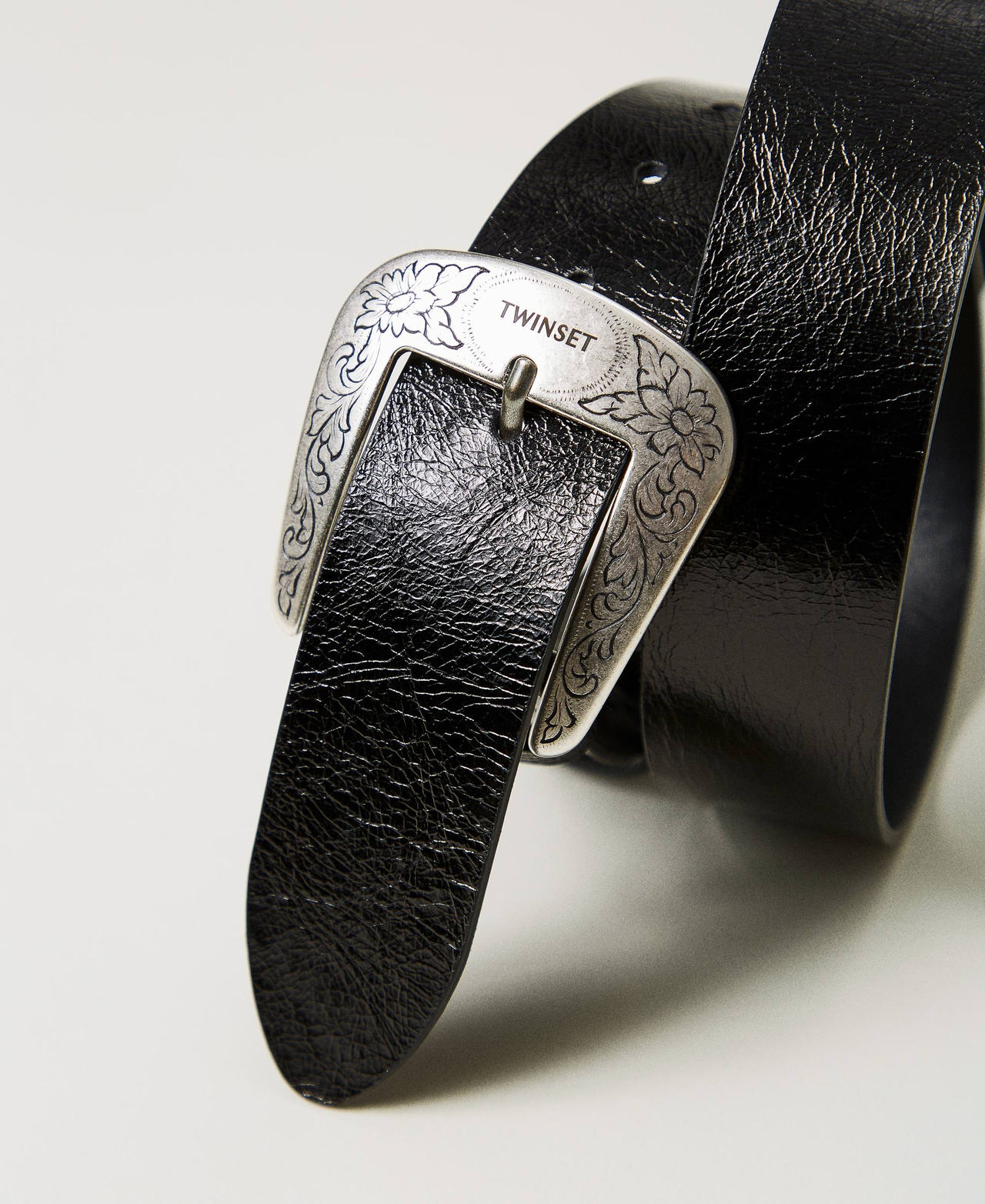 Gürtel aus Craquelé-Leder mit texanischer Schnalle Schwarz Frau 251TA4530_00006_02