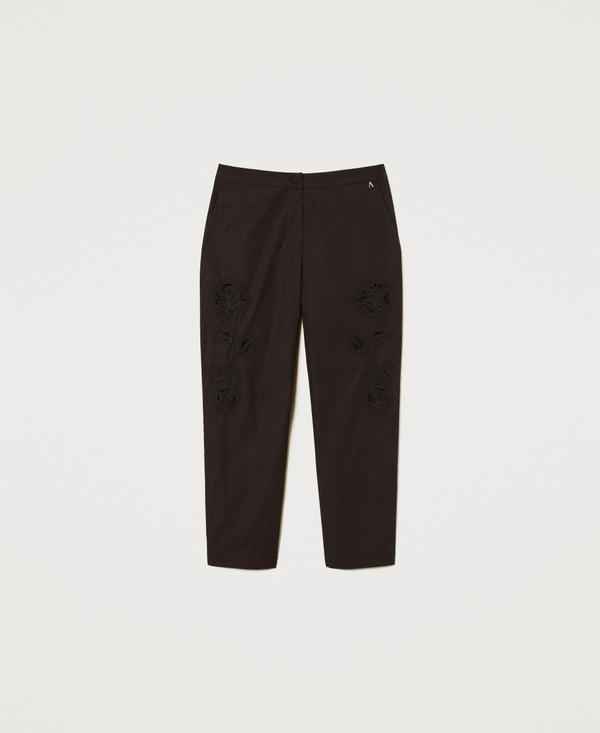 Pantaloni chino con ricamo a fiori