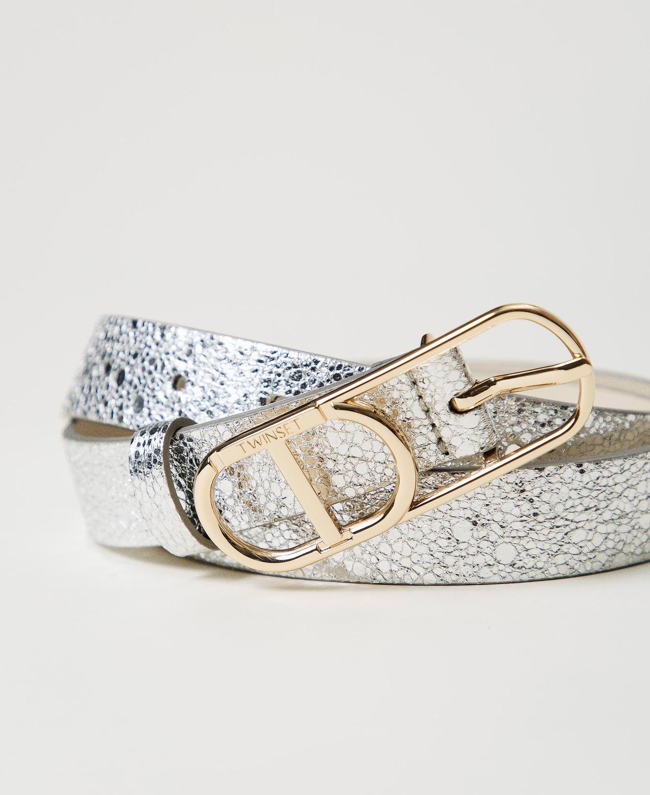 Gürtel aus Craquelé-Leder mit „Oval T“-Schnalle Silber Frau 251TA4110_00995_02