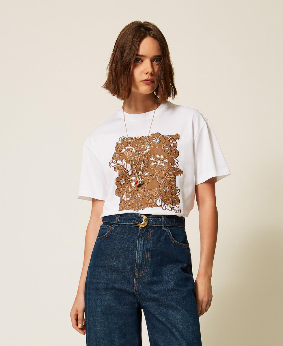 Regular t-shirt with patch embroidery "Lucent White"/"Oak" Beige Embroidery Woman 262TP2760_13936_02