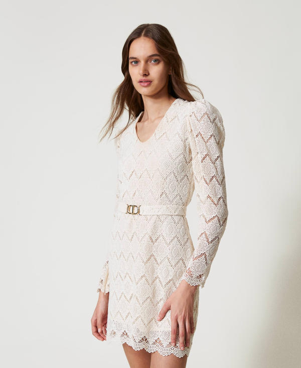 Robe courte en dentelle macramé