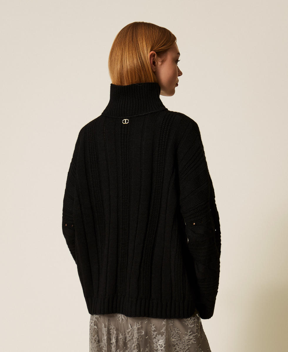 Longpullover aus Wollmischung mit Z&ouml;pfen Schwarz Frau 252TT3101_00006_03