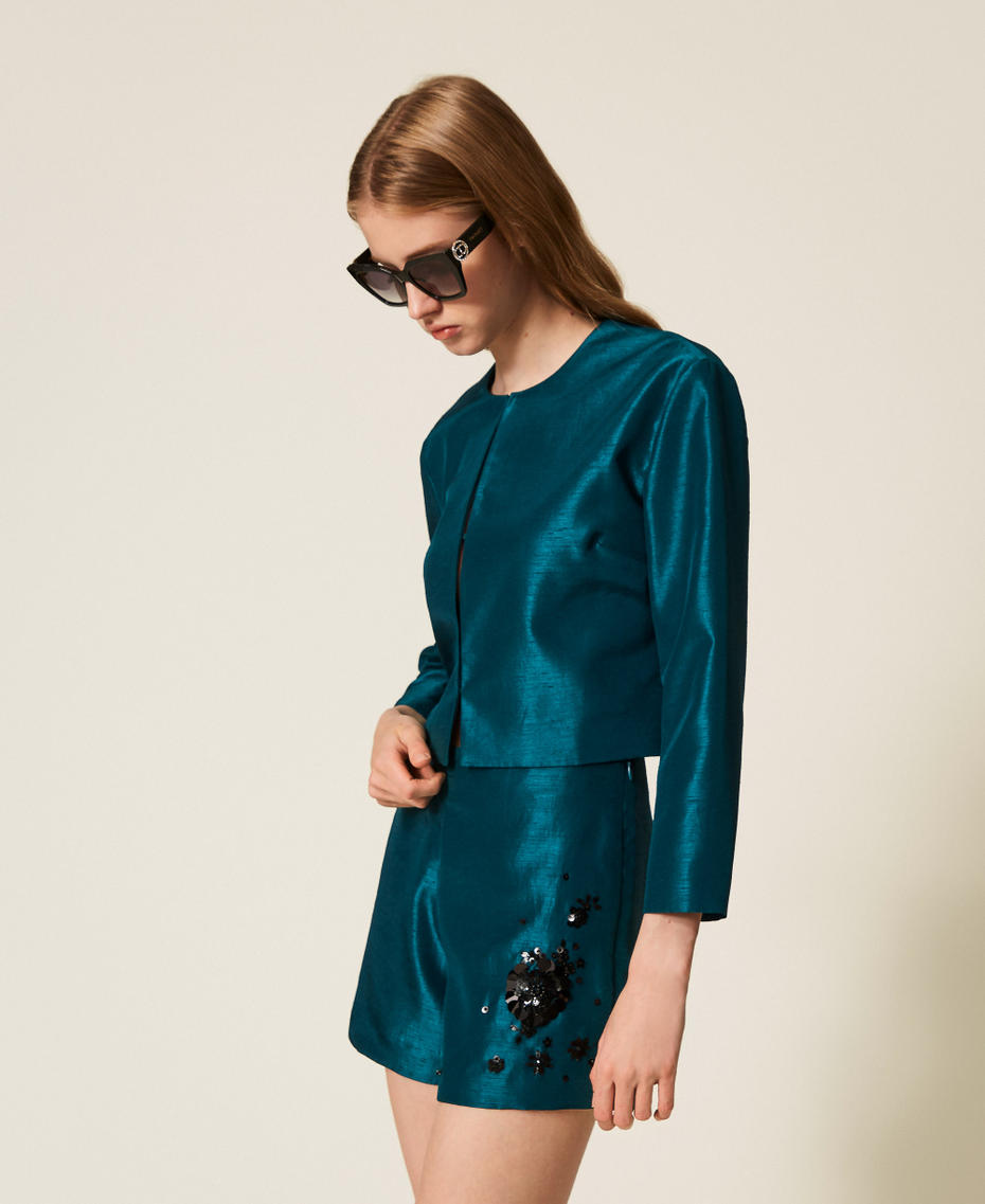 Short en shantung avec broderie r&eacute;alis&eacute;e &agrave; la main Vert &laquo;&nbsp;Green Heron&nbsp;&raquo; Femme 252AP2181_12557_02