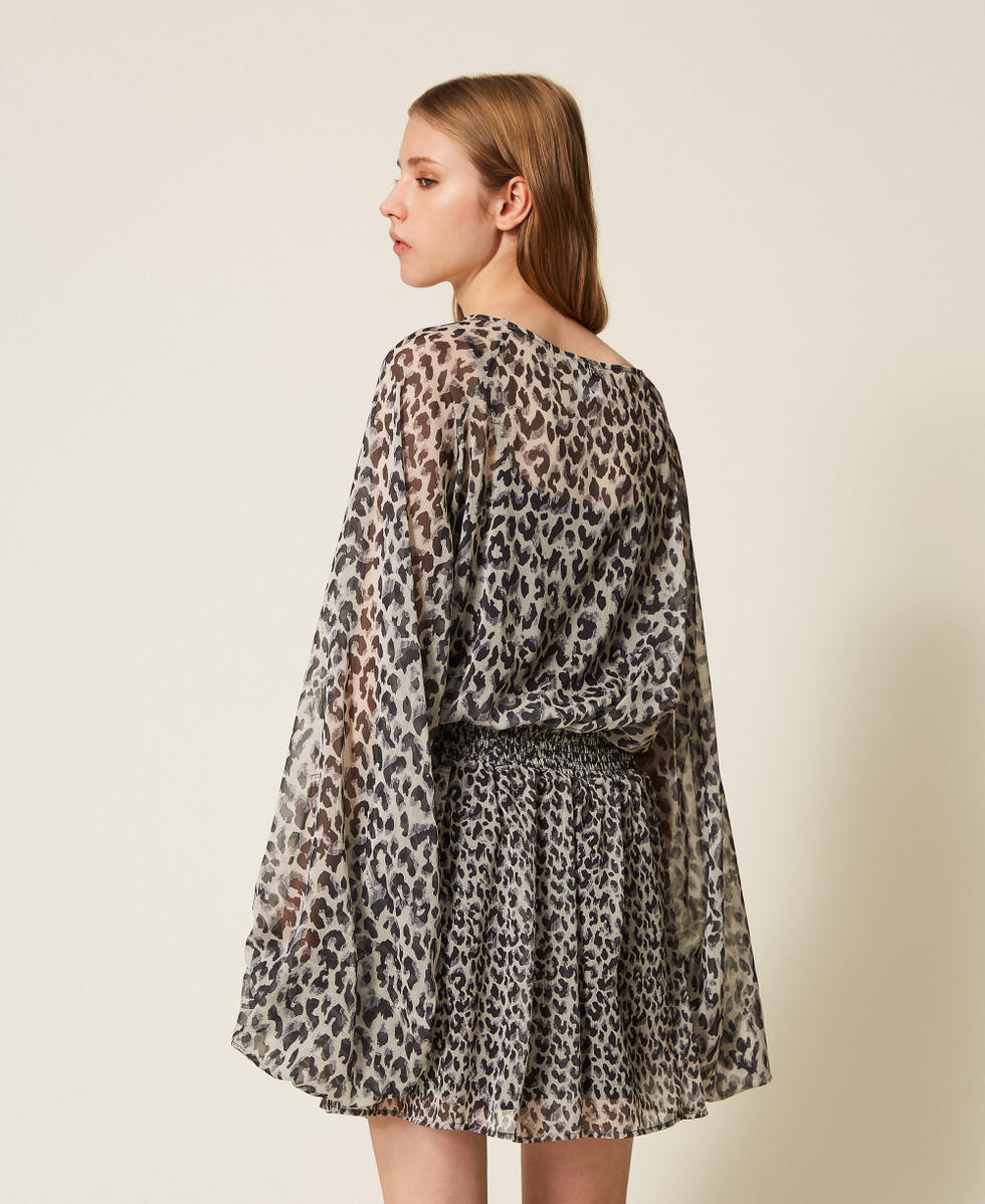 Kurzes Kleid aus Voile mit Animaldessin Animalprint Grey Frau 252AP2333_12665_03