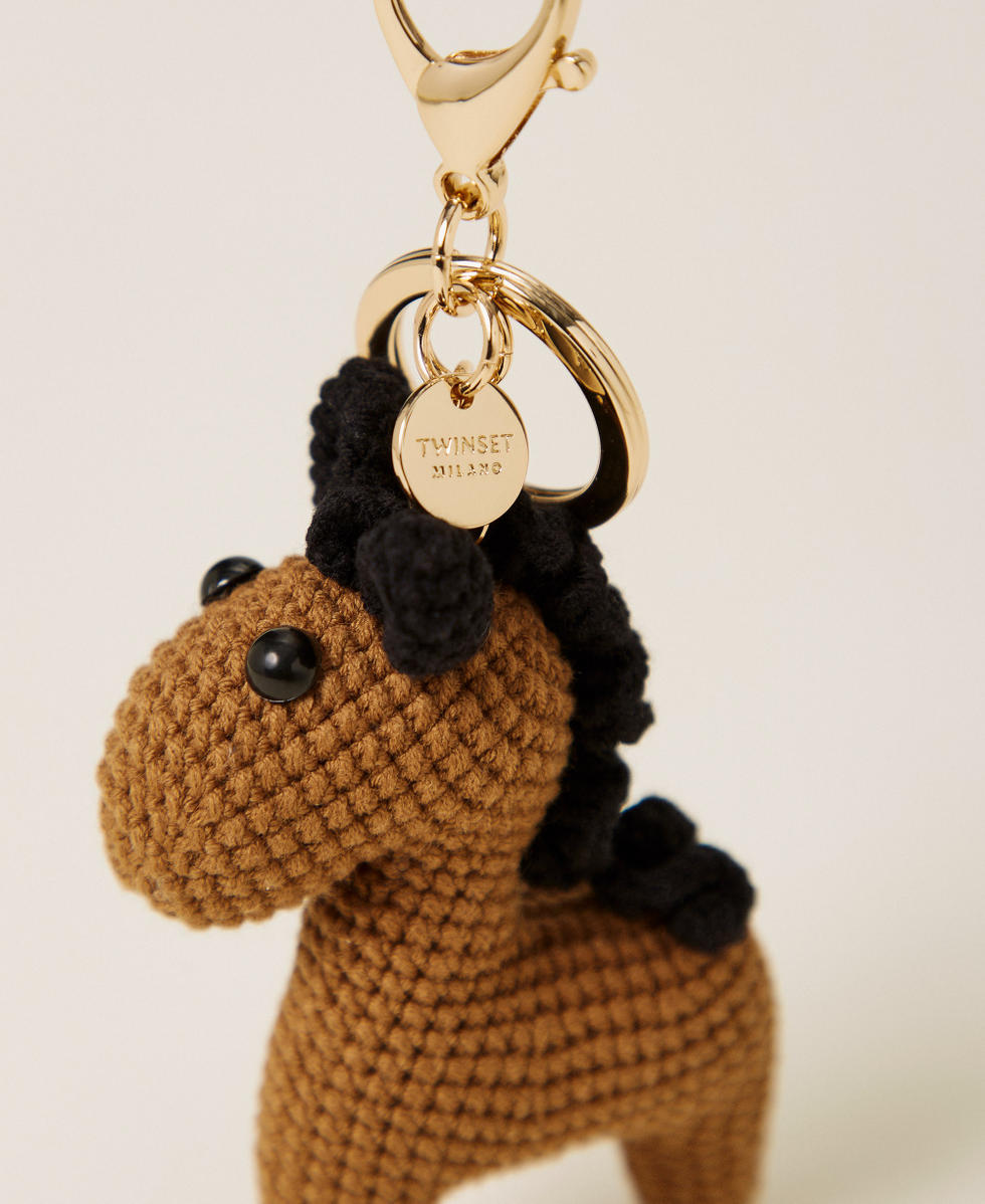 Crochet horse keyring Darkness Brown Woman 262TH7072_13411_02