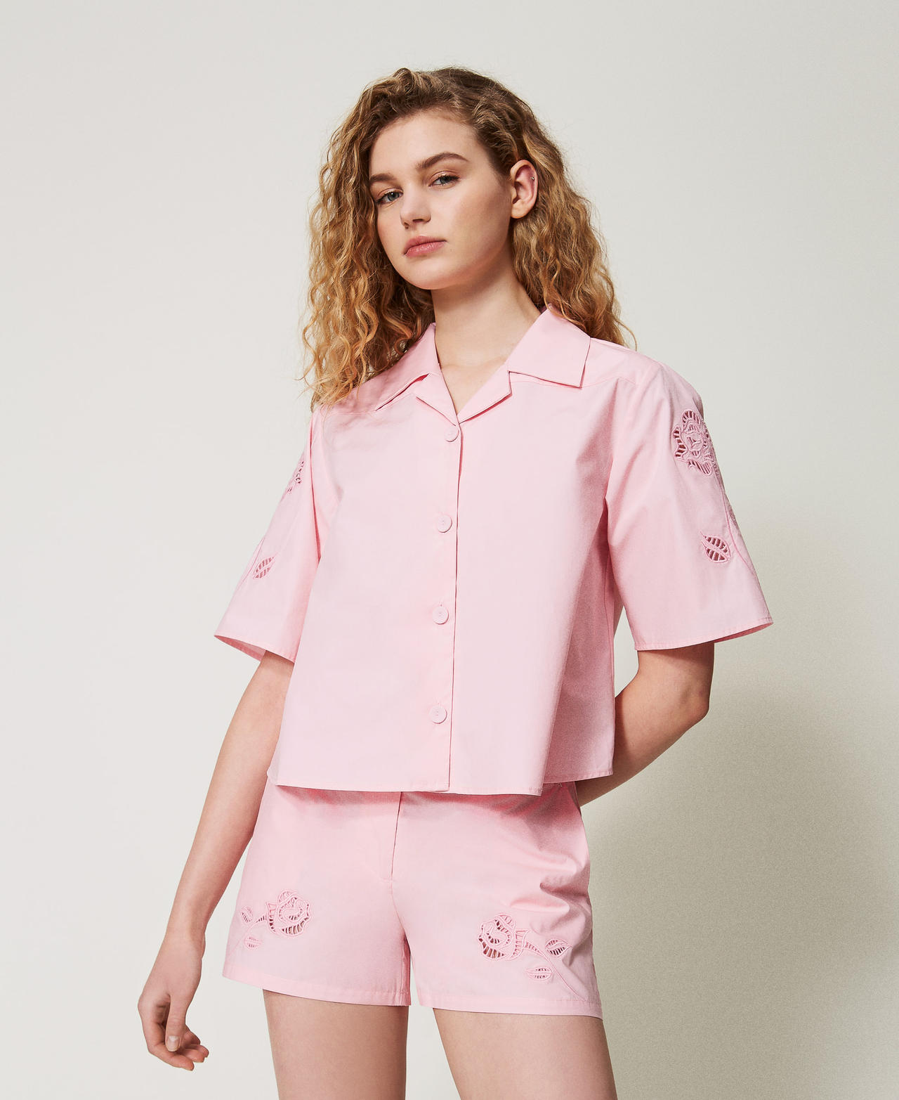 Poplin shorts with embroidery Woman, Pink | TWINSET Milano