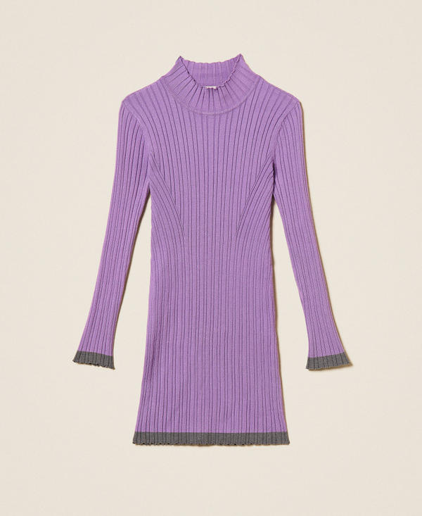 Kurzes Kleid in Rippenstrick