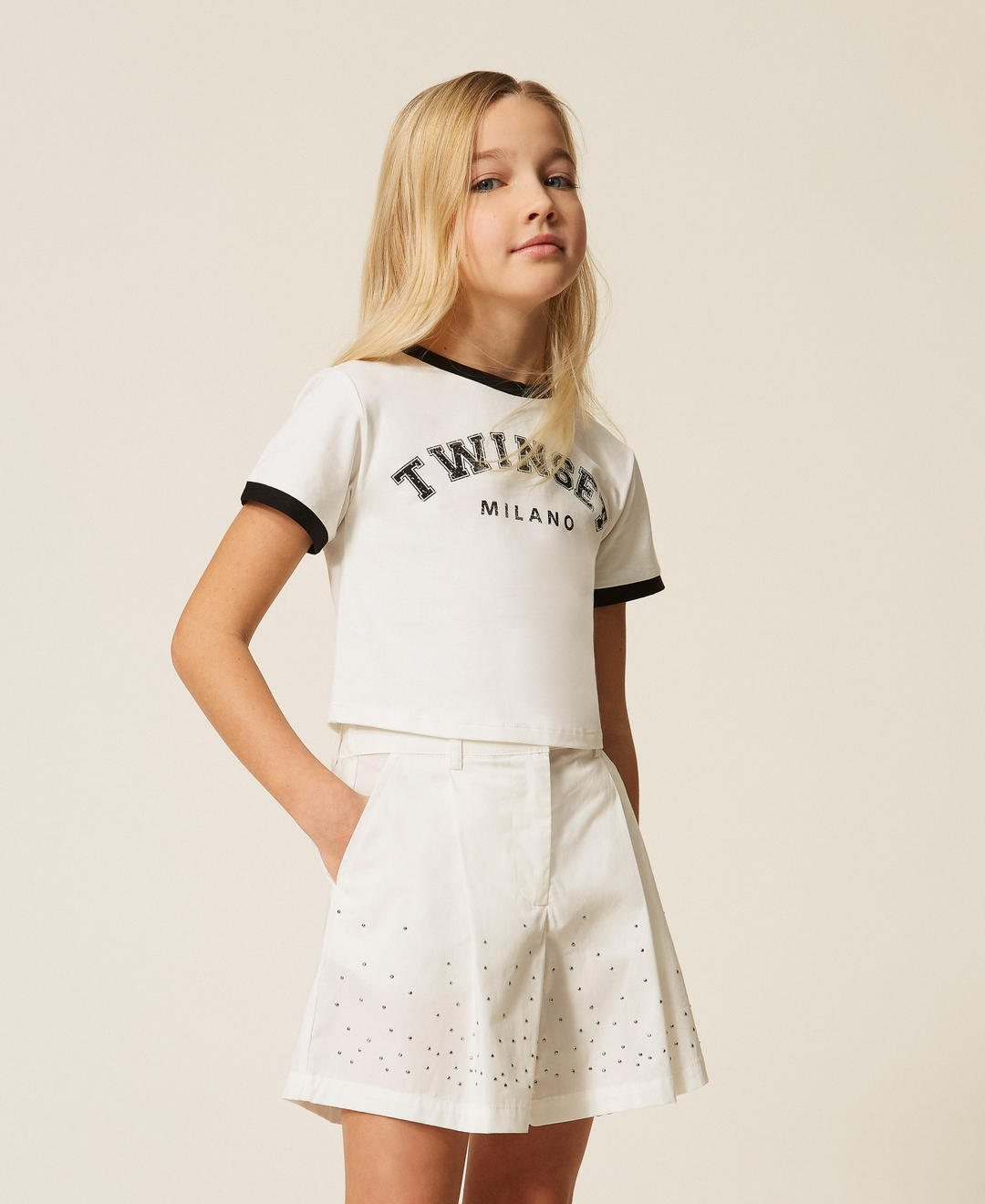 Short en popeline avec cabochons