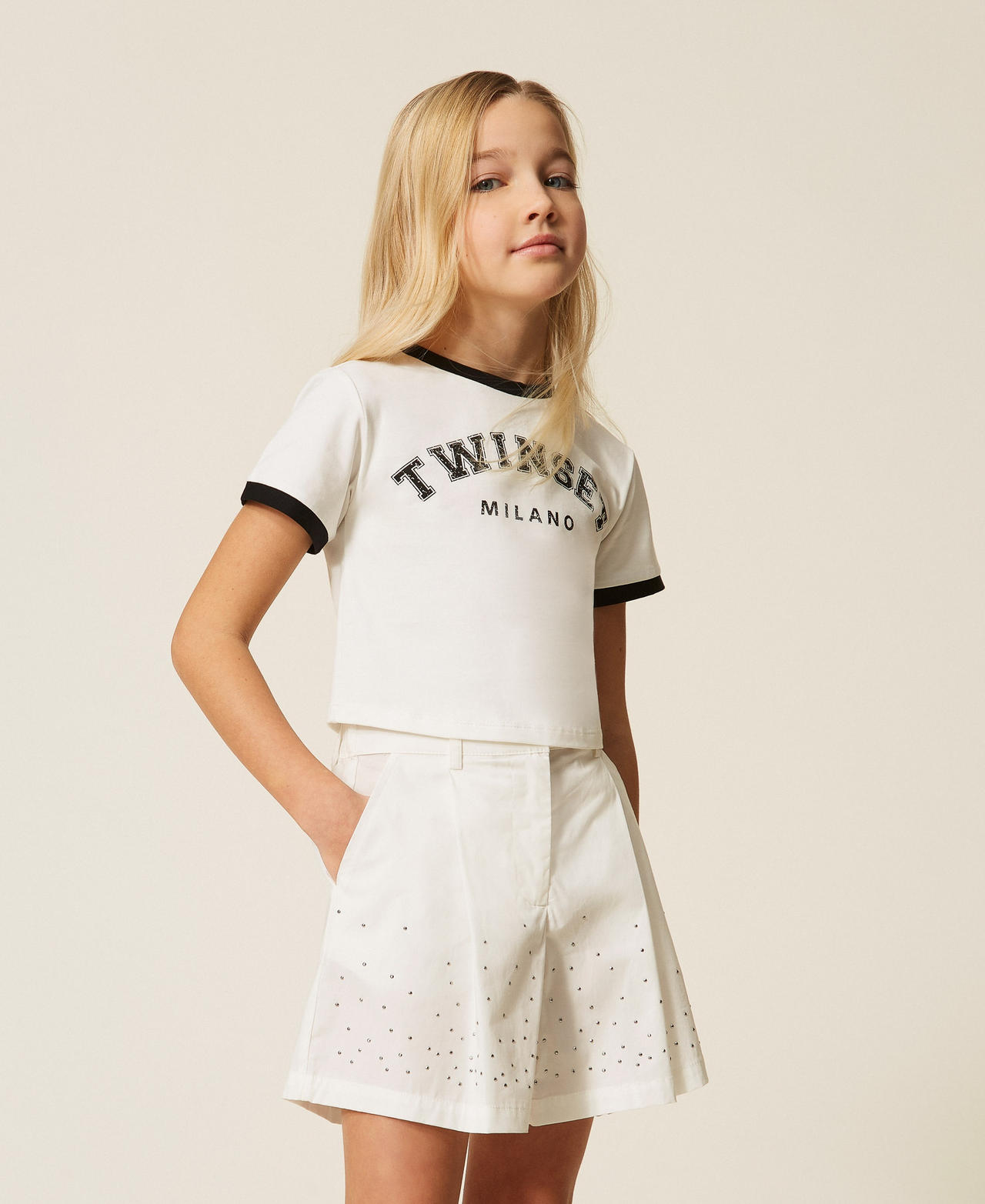 Short en popeline avec cabochons