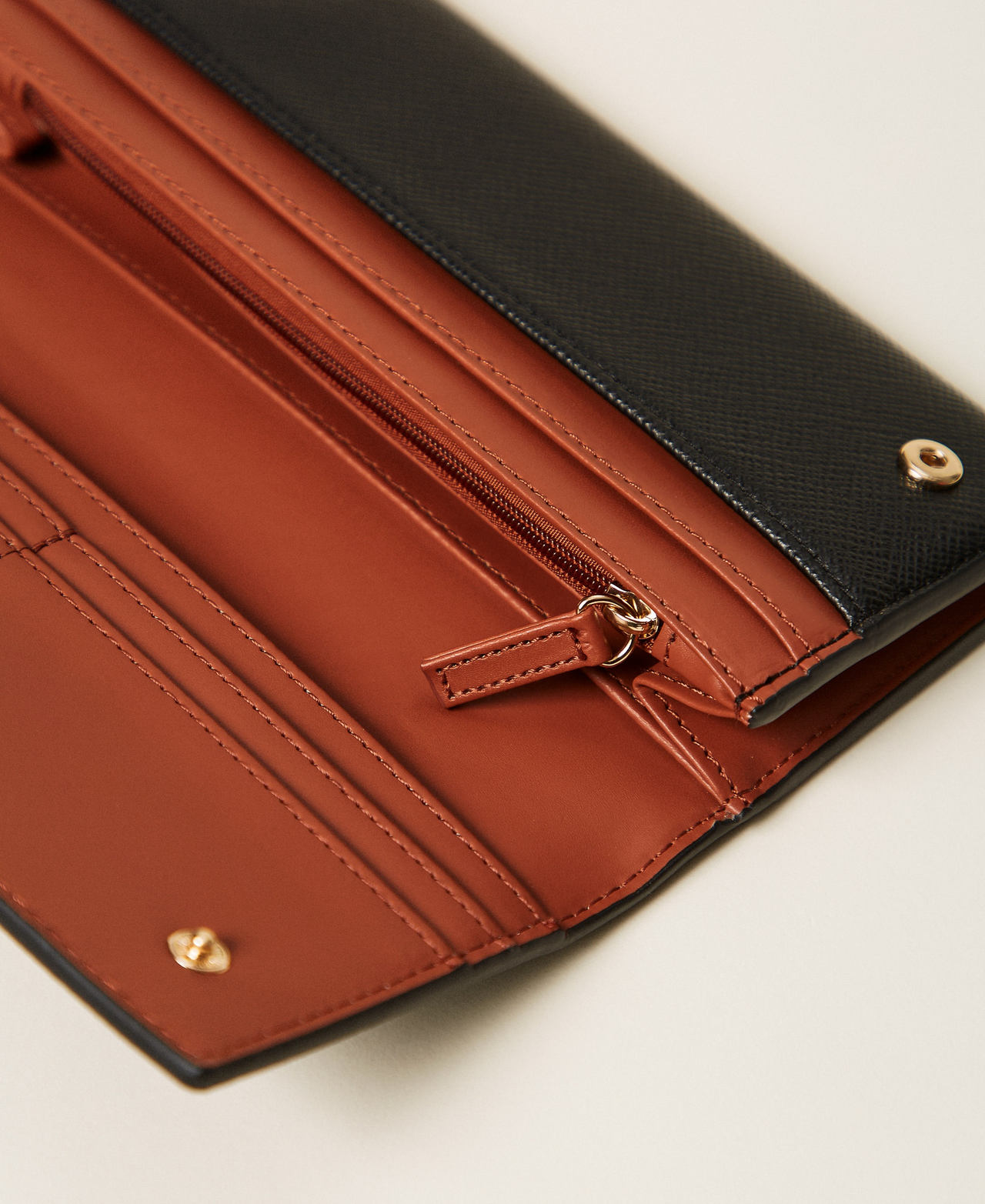 Wallet with flap and logo Two-tone Black/"Cherry Wood" Brown Woman 262TH7050_13808_03