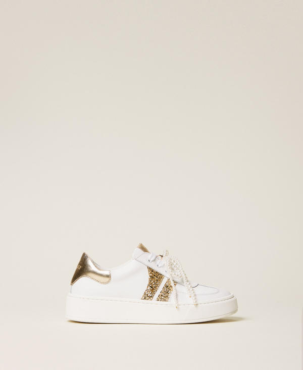 Trainers with glitter stripes