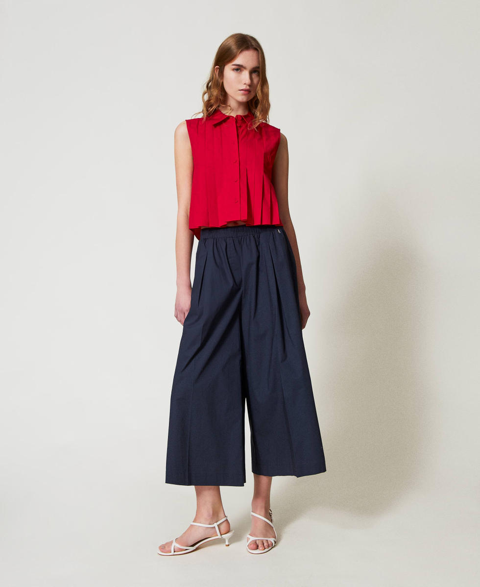 Cropped shirt with pleats