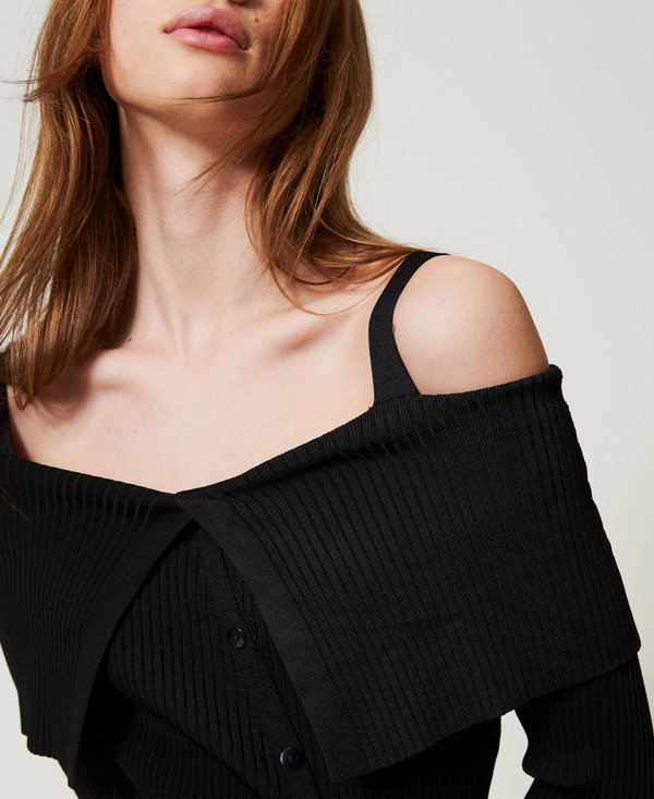 Figurbetonter Off-Shoulder-Pullover
