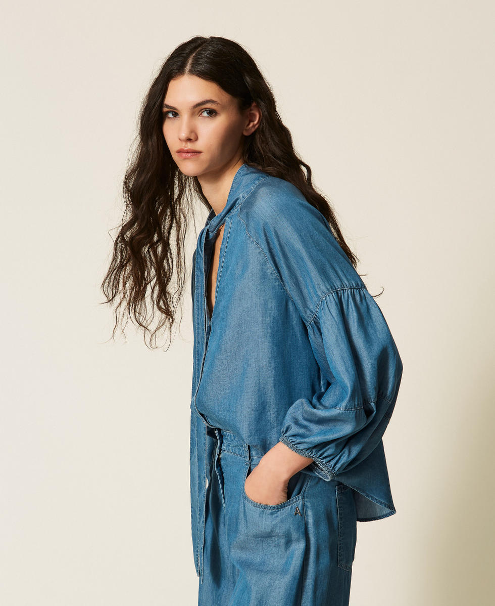 Jeansbluse mit Schleife Helles Denimblau Frau 261AT2054_07283_02
