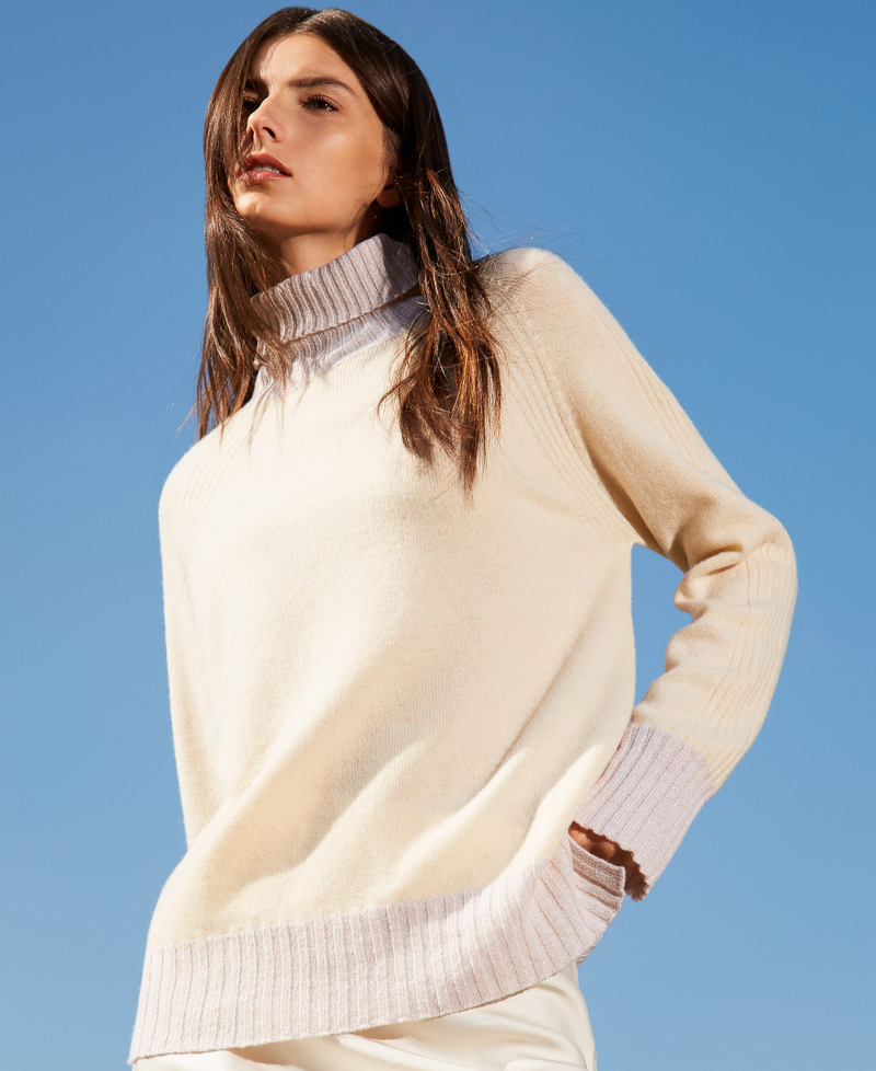 Jersey de cuello alto de cachemira mixta con lúrex Chantilly / Nieve Oro Lúrex Mujer 252TP3582_12790_PC