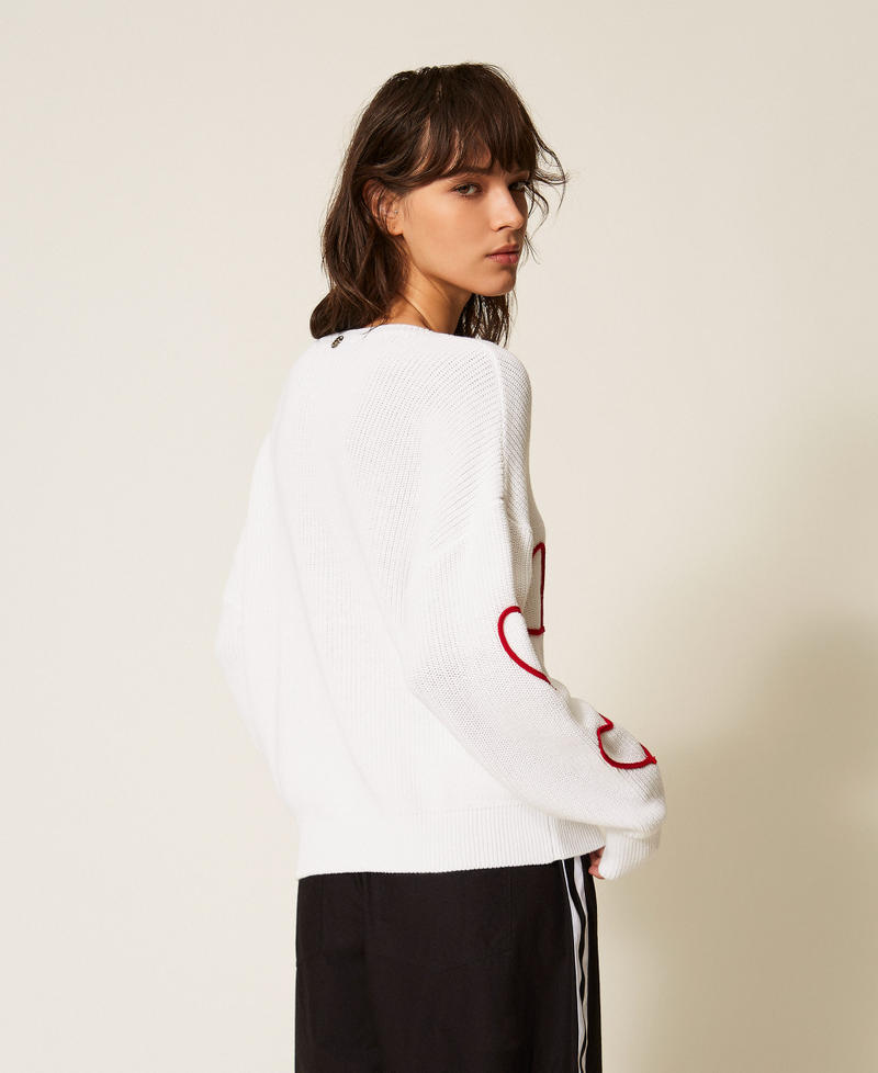 Pull avec broderie de c&oelig;urs Bicolore Blanc Cass&eacute;/Broderie Rouge &laquo;&nbsp;Magenta&nbsp;&raquo; Femme 261AP3130_13228_03