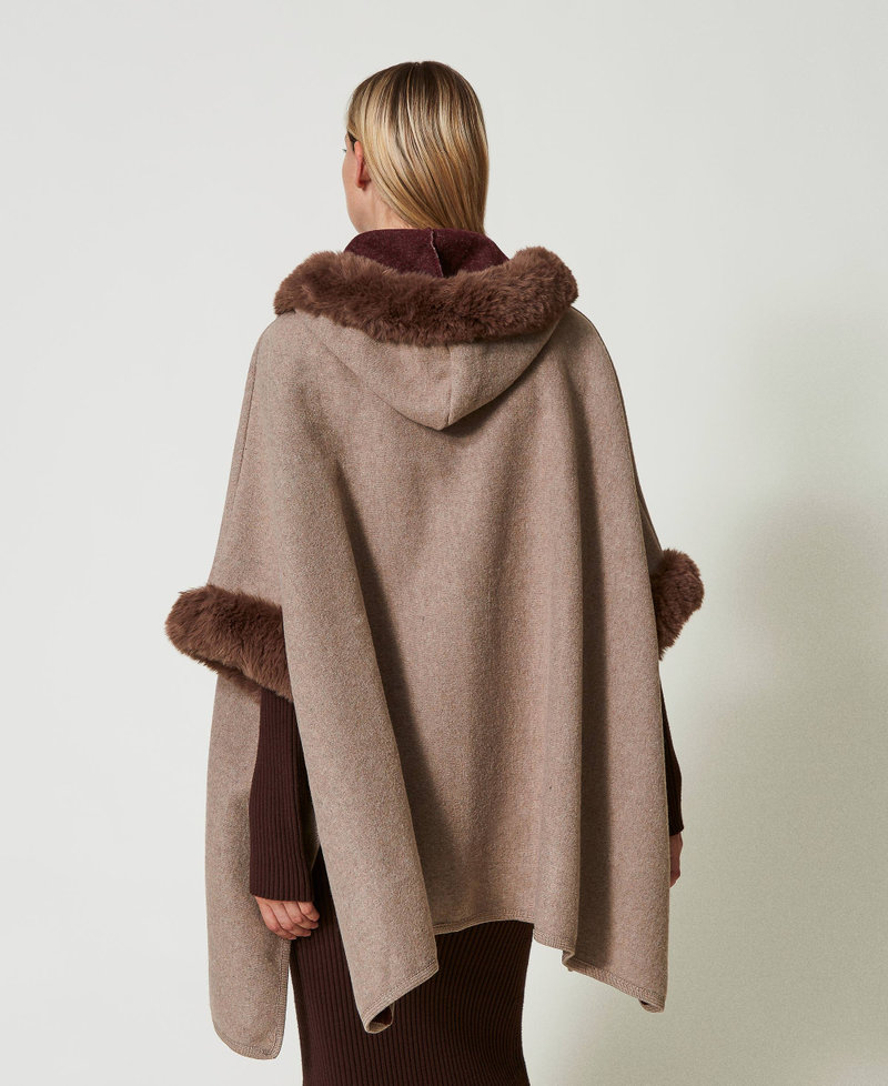 Poncho de pa&ntilde;o y pelo sint&eacute;tico Chocolate Malt Mujer 242TO5700_11943_03