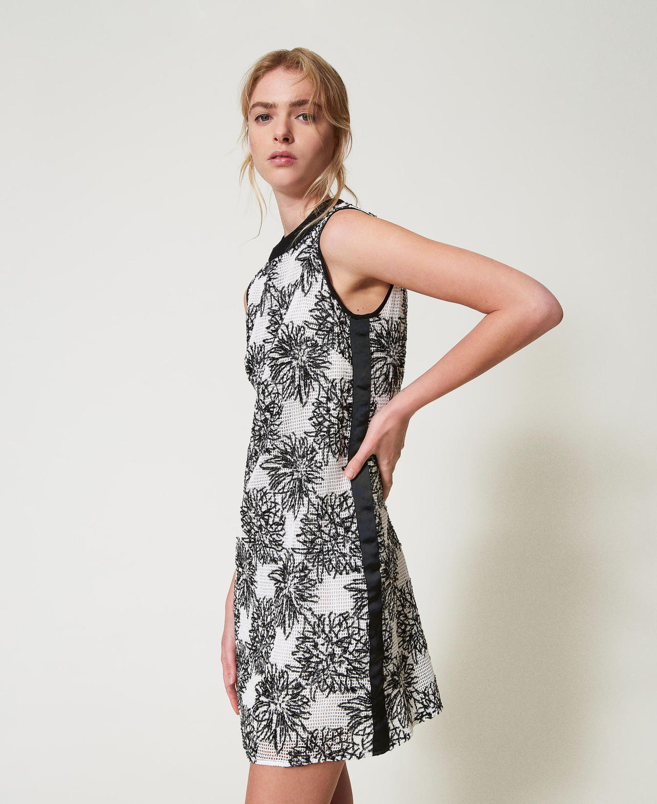 Short dress with sequin embroidery Snow/Black Embroidery Woman 251TE2062_12238_02