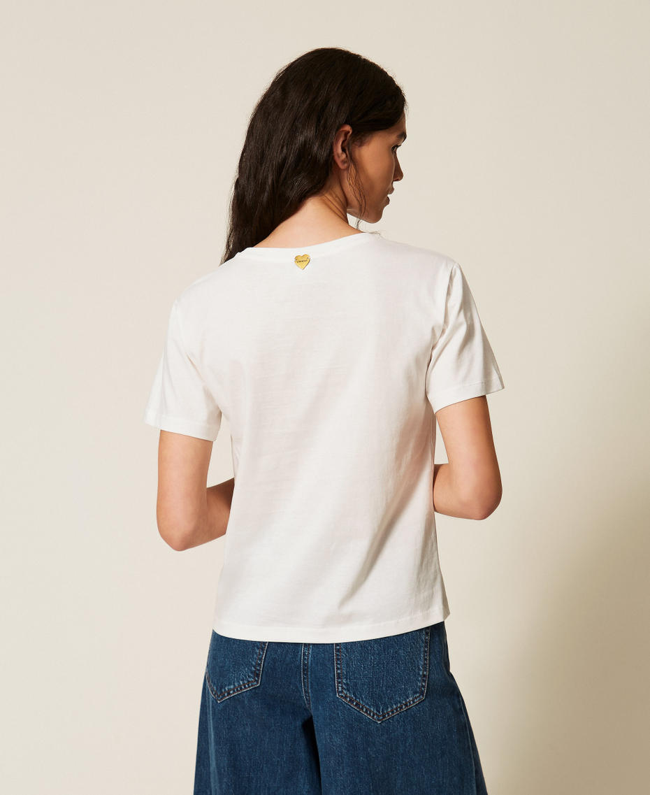 Figurbetontes T-Shirt mit H&auml;kelblumen Mattwei&szlig; Frau 261LB2AHH_00526_03