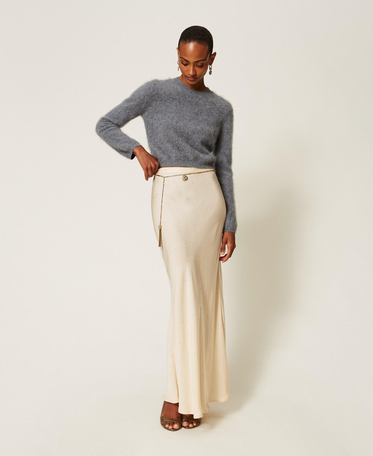 Jupe longue en satin avec strass
