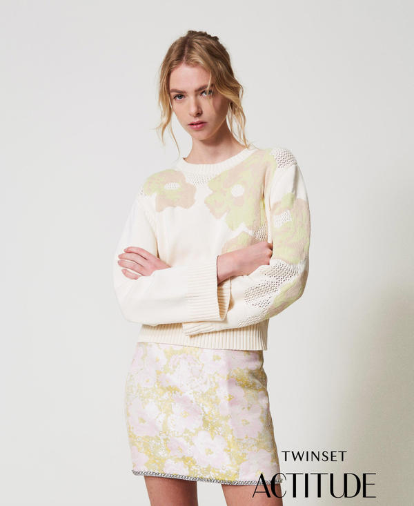Jacquard jumper with roses