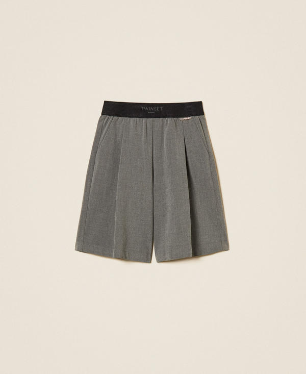 Bermudashorts aus Flanell mit Falten