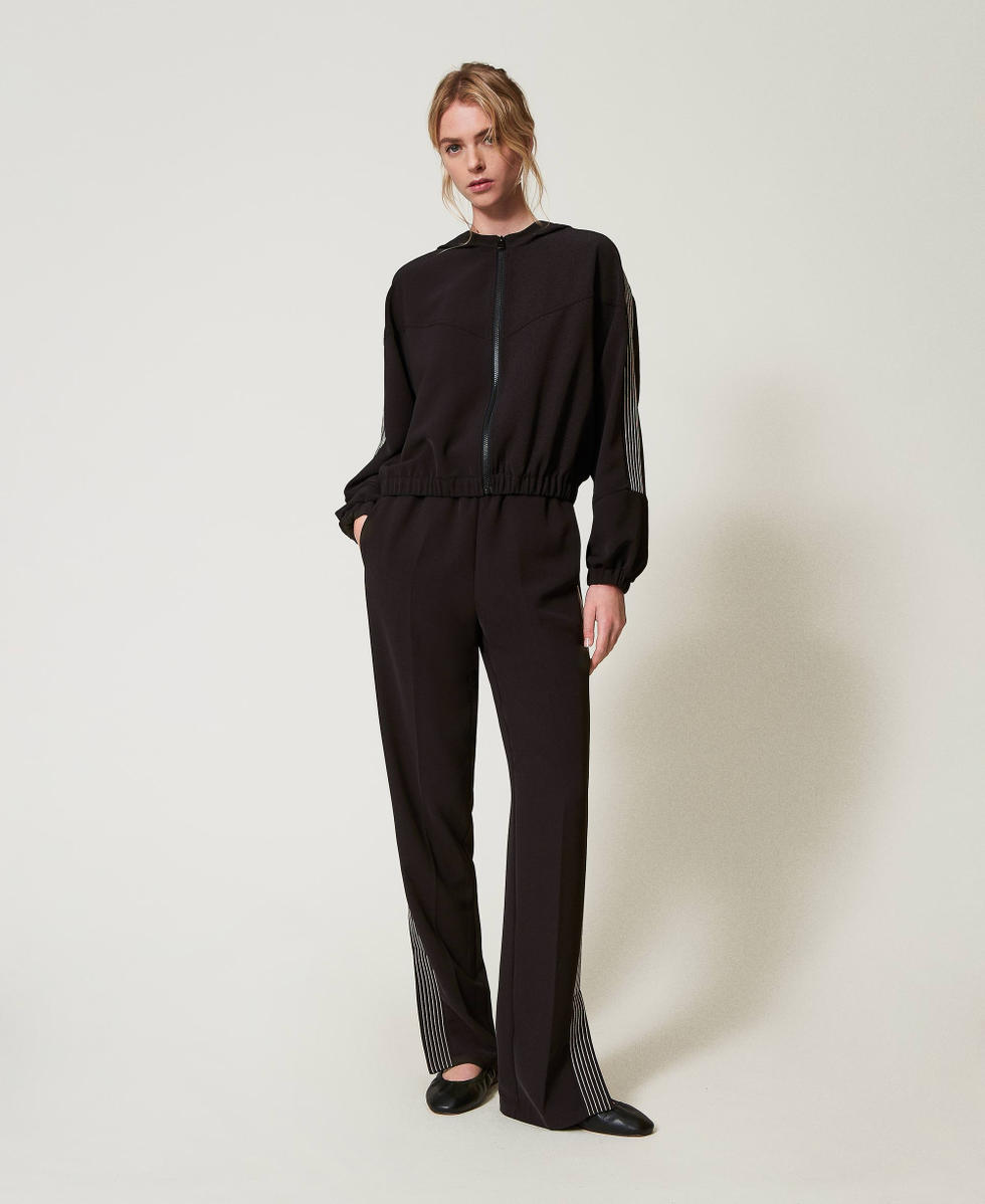 Pantalon en cr&ecirc;pe avec broderie Noir/Broderie Neige Femme 251TE2164_12285_02