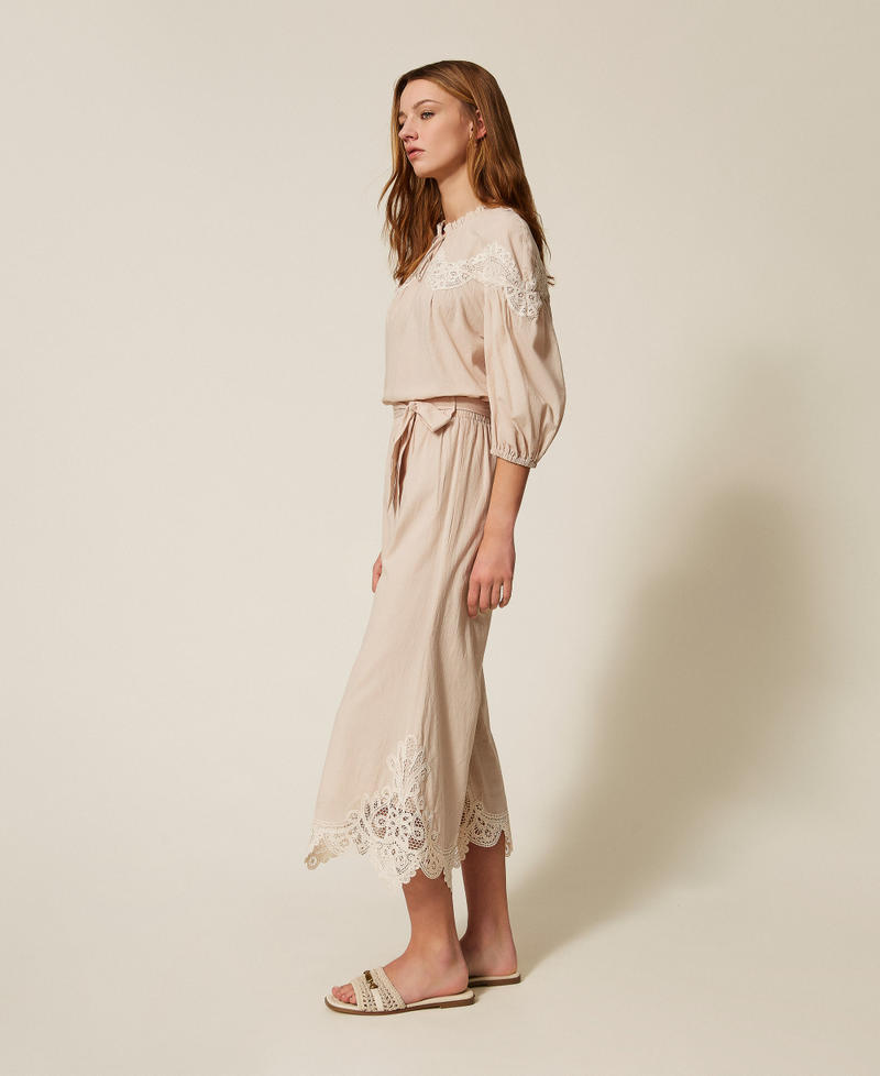 Cropped muslin trousers with macram&eacute; Two-tone Fog/Vanilla White Woman 261LM2DBB_13579_02