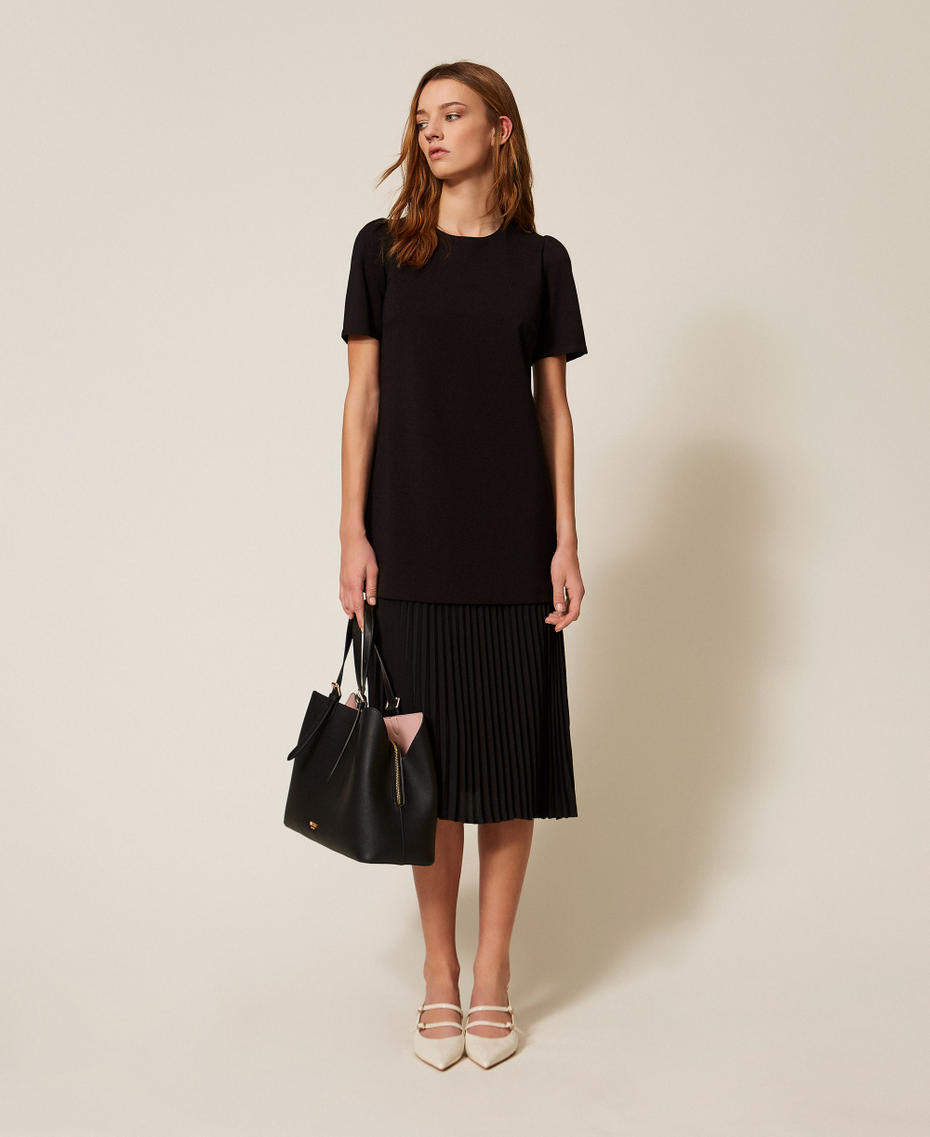 Midikleid mit recyceltem Cr&ecirc;pe de Chine Schwarz Frau 261TE2051_00006_01