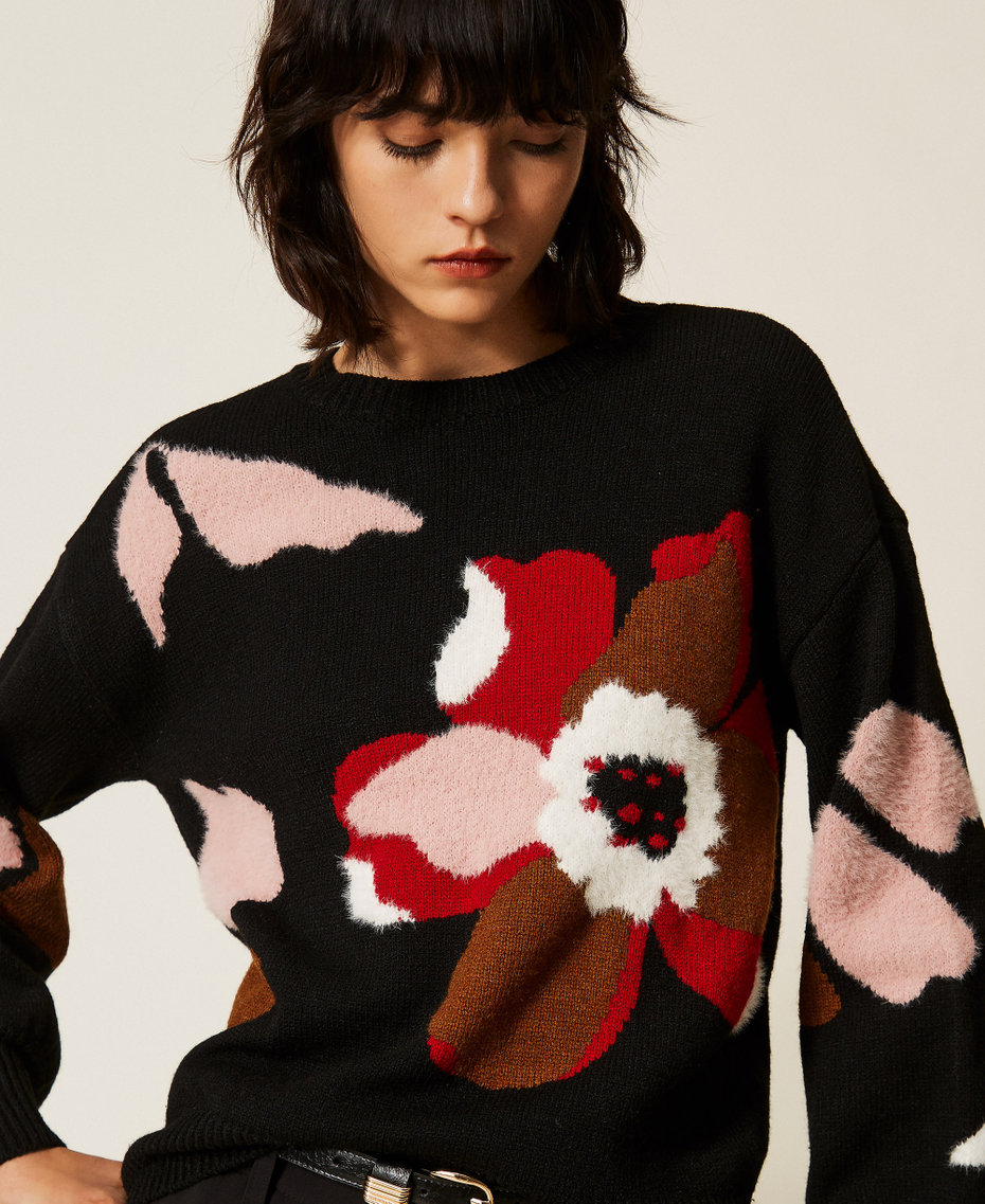 Pullover mit Blumenintarsie Einlegearbeit Blume Schwarz / Kirsche Frau 262AT3021_14117_04