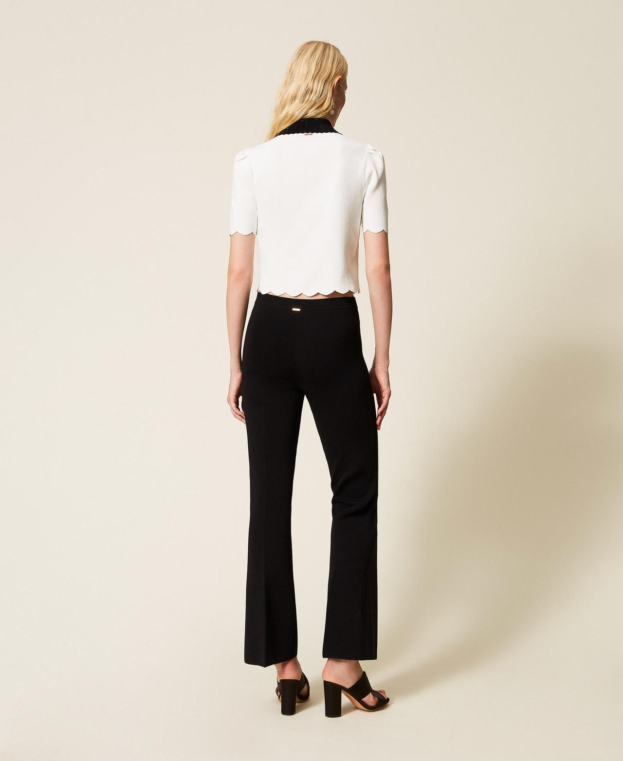 Strickhose in Flared-Fit Schwarz Frau 261TP3130_00006_03