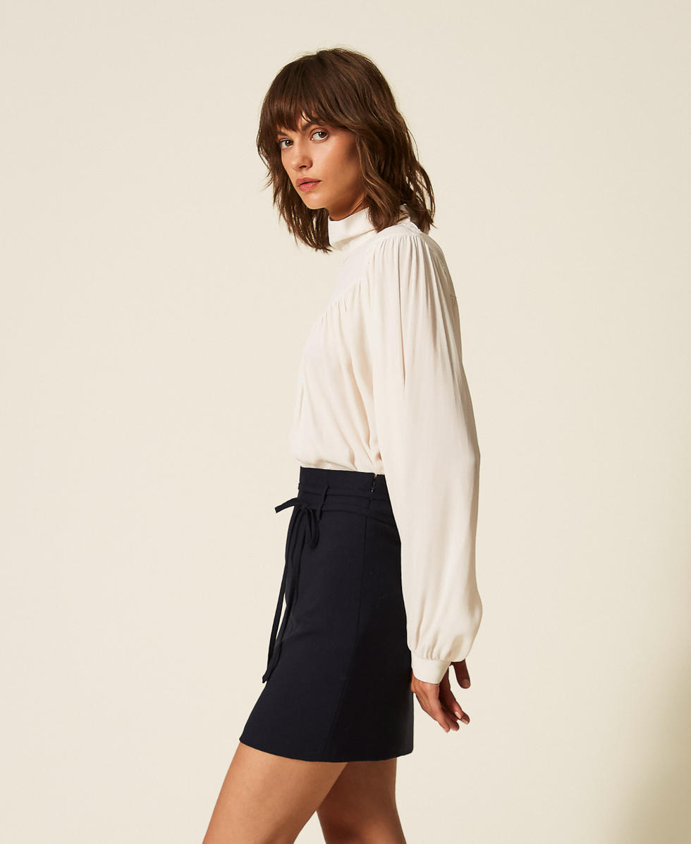 Blusa in cr&ecirc;pe de Chine con arricciatura